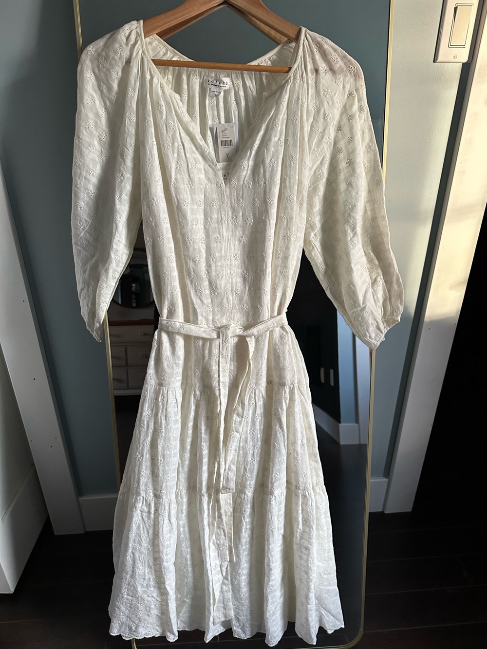 ANTHROPOLOGIE Velvet by Graham & Spencer White Eyelet Tiered V‑Neck Midi Dress-S